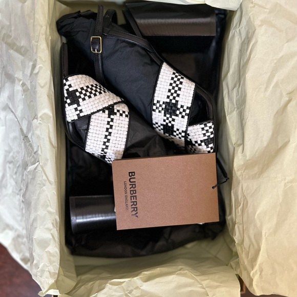 Burberry castlebar heels - Picture 2 of 8